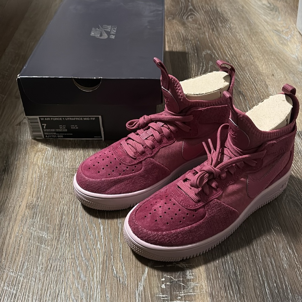 W Air Force 1 Ultraforce Mid ‘Force is Female’ size 7